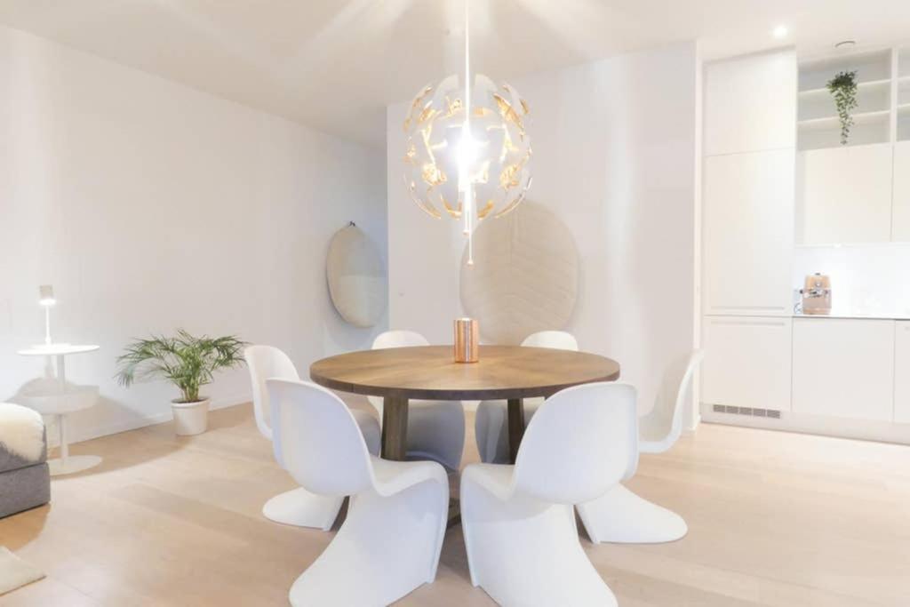 Exquisite Apartment, Most Convenient Location, Apt 5. Kopenhagen Bagian luar foto